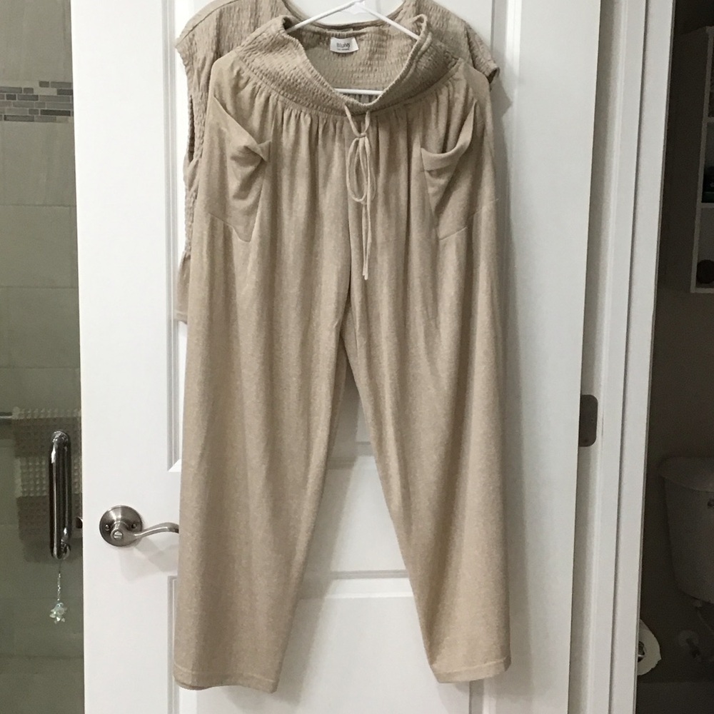 Bluivy Beige Wide-Leg Smocked Waist Pants - Picture 4 of 6